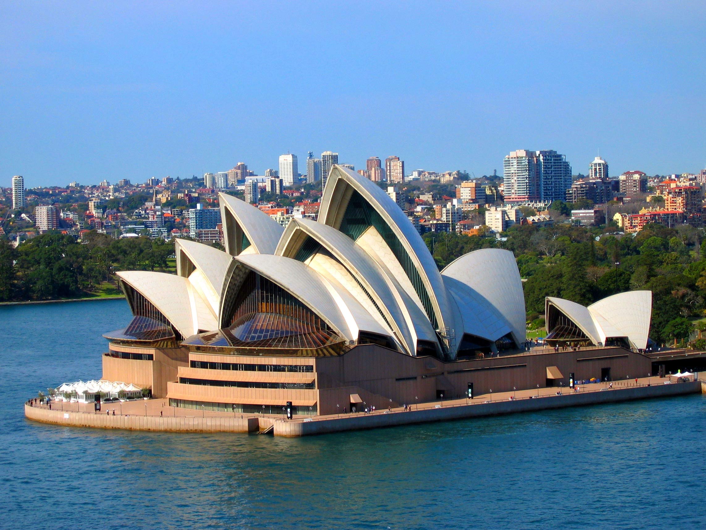 Какие есть известные здания. Сиднейский оперный театр, Сидней, Австралия. Оперный театр в Австралии. Сиднейский оперный театр театр в Австралии. Сиднейский оперный театр достопримечательности Австралии.